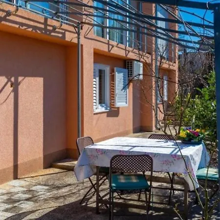 Apartament Tena Sa Vrtom I Pogledom Na Kraljevica