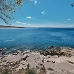 Tena Sa Vrtom I Pogledom Na Kraljevica
