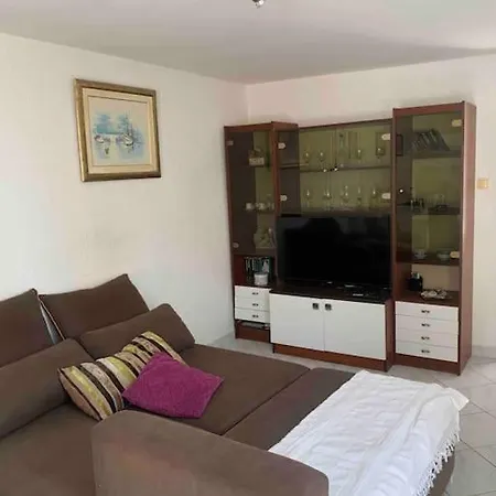 Tena Sa Terasom I Pogledom Na