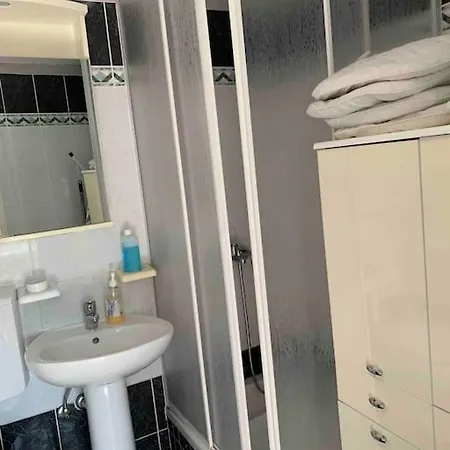 Tena Sa Terasom I Pogledom Na Apartmán *
