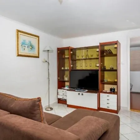 Apartment Tena Sa Vrtom I Pogledom Na