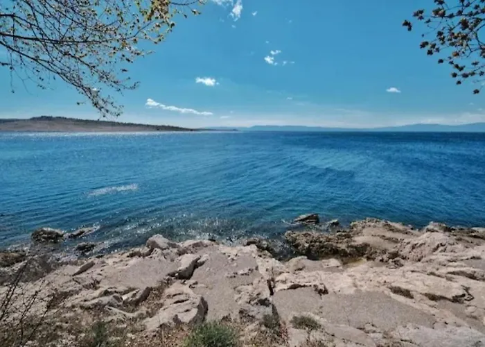 Tena Sa Vrtom I Pogledom Na Kraljevica